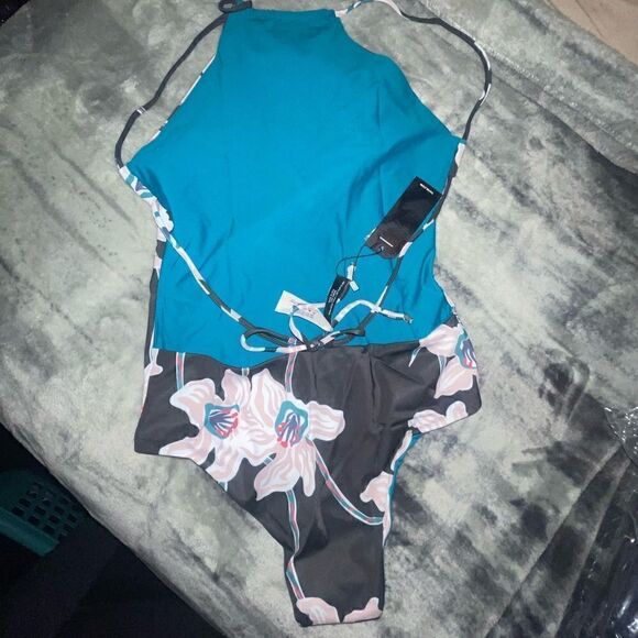 NWTs Tavik Reversible Alexis Floral One Piece - Picture 7 of 12